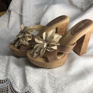 Born Crown 4” Cork Heeled 1” Platform Vintage Sandals Size 6